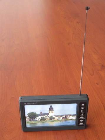 Portable TFT LCD TV built with DVB-T/ATSC/ISDB-T, with antenna