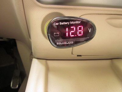 car digital voltmeter