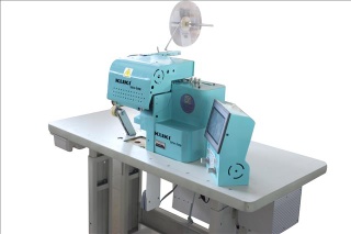 automatic aseembling machine for one piece seamless underwear