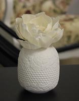 Ceramic flower diffuser