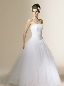 Ball Gown Strapless Court Train Tulle Wedding Dress