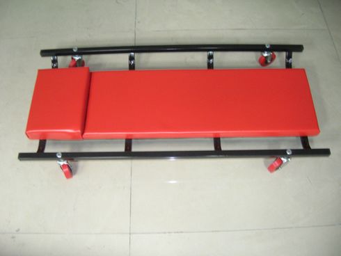 Used in different repair occasions of vehicles, repairman can lie supine on it and go into underneath the car easily .It\s comfortable and safe.