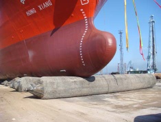 Marine rubber airbag for ship launching/landing and caisson moving