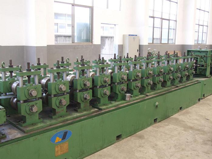 Cold roll forming line