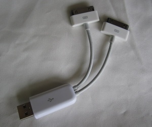 Charge Splitter Cable with Dual-link Synchronization and Custom USB Hub for Apples iPhone/iPod