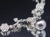 rhodium necklace of rhodium and swarovsky crystals