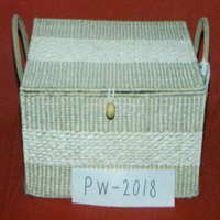 Straw woven picnic basket