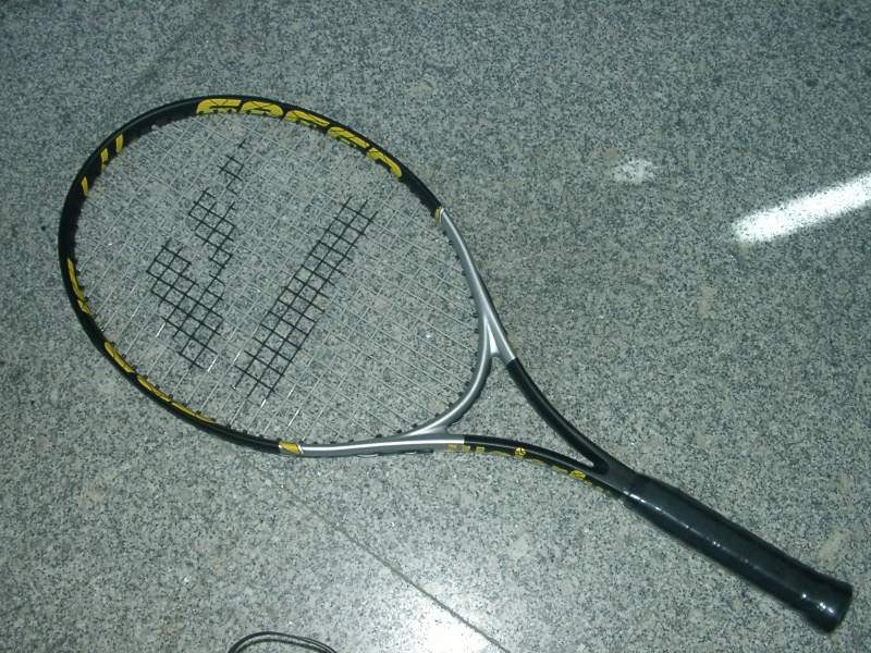 Graphite aluminium alloy one piece tennis racket