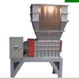 hammer mill to turn the newspaper to cellulose fibre