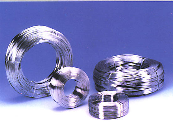 Electro Galvanized Wire:  Thick and firm zinc coating, good corrosion resistance