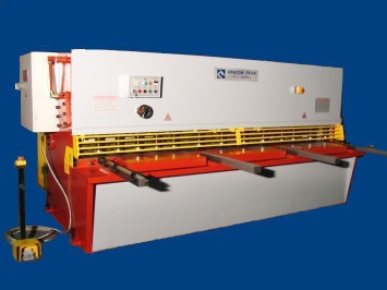 Hydraulic swing beam shears