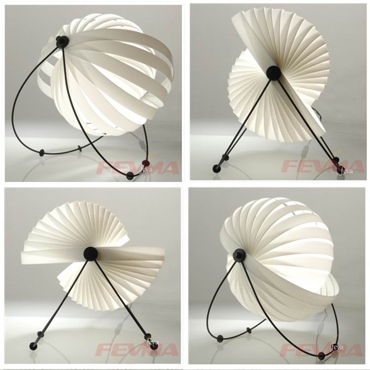 The creative and fashion wall lamp can be reversed to beautiful conch shape.