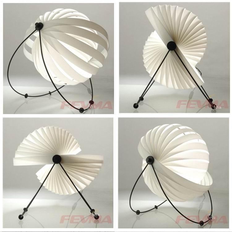 The creative and fashion wall lamp can be reversed to beautiful conch shape.