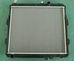 Auto Radiator for Toyota Pickup MT  (KL-TO-180)