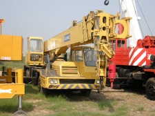 TADANO 25T CRANE