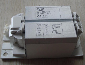Magnetic ballast for HID lamp