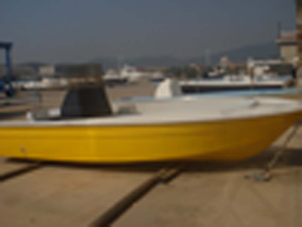 Fiberglass fishing boat/ large fish tank /good quality/