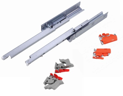 Full extension undermount drawer slide with clips