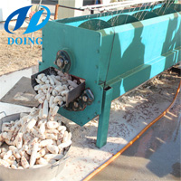 This is the cassava peeling and washing machine, It can use in cassava flour production line and the making garri.