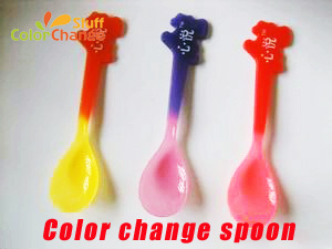 Color changing spoon is the spoon which can changes its color when meet right temperature.