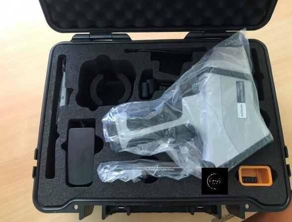 Hitaci X-MET 8000 in the case