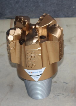 Crossing high quality PDC bit