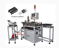 Automatic screwing machine for triode and heat sink