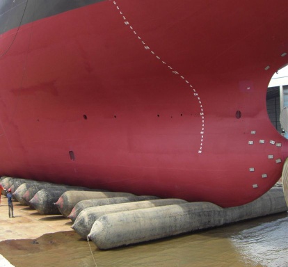 Marine pneumatic rubber ship luanching and landing airbag