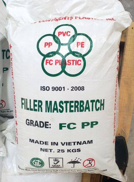 PP Filler Masterbatch is compounded of high quality filler, polymer resin and other additive agents by twin-screw machine. PP Filler Masterbatch is a Polypropylene based master batch containing 75% ~ 80% of calcium carbonate. It is natural white with excellent dispersity. It is widely used in the plastic industry (blow film, blow molding, injection molding, wire drawing, bag molding, slip casting, dyeing, extrusion molding) to reduce the production cost and improve the character of final products.