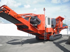 Tracked stone mobile jaw crusher machine