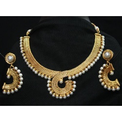 Neckless set