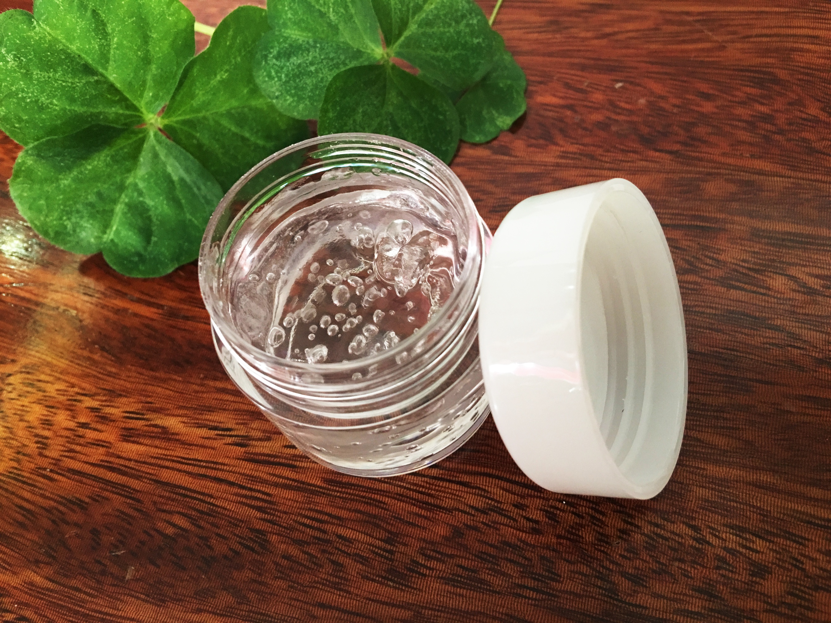 Cyclopentasiloxane (and) Dimethicone Crosspolymer