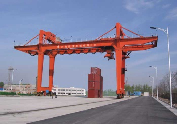 Rubber tired gantry container crane