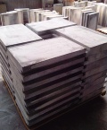 Silicon nitride bonded silicon carbide refractory brick for Aluminum reduction cell