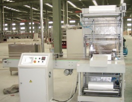 Automatic shrinking wrapping machine
