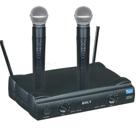 Dual wireless handheld microphone