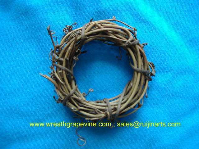 grapevine base,christmas wreath,xmas wreath,twig wreath,natural wreath,grape wreath,door wreath,halloween wreath,easter wreath,wreath base,base of the wreath,base of wreath,straw wreath,floral wreath,christmas garland,easter garland,artificial wreath,diy wreath,vine wreath,rattan wreath,twig garland,halloween garland,grapevine garland,round wreath,christmas grapevine wreath,wedding wreath,round grapevine wreath,heart grapevine wreath,star grapevine wreath
