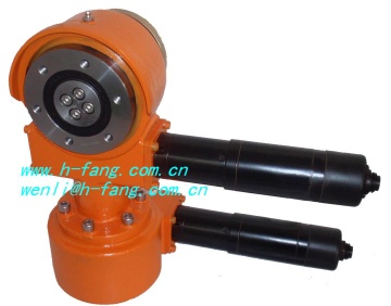 Slewing drive for dual axis solar tracker