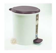 plastic trash bin with pedal