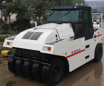pneumatic tire road roller