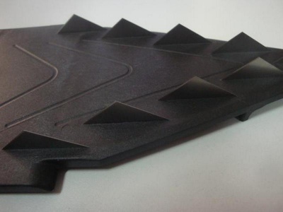 Metal insert overmolding plastic part