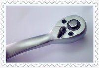 reversible ratchet wrench with 72 teeth