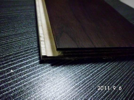 Multi ply base walnut engeineerd flooring