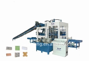 Concrete brick making machine
