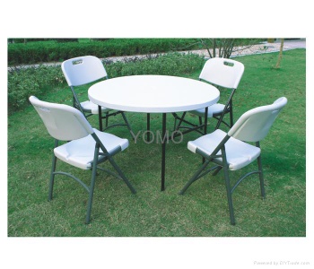 44 Round Folding Table& Four Folding Chairs