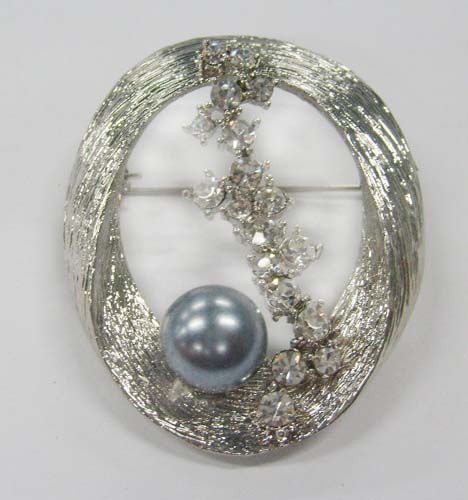 alloy with peal and rhinestone brooch