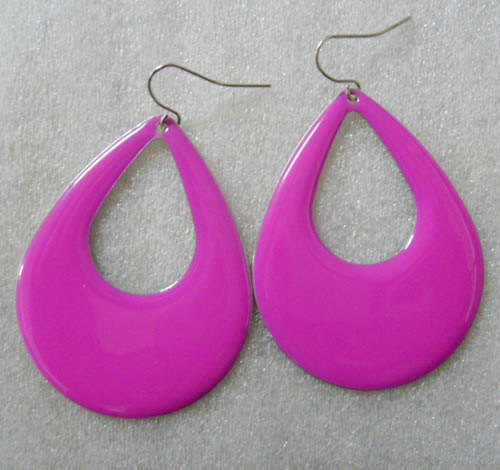 Earring is made of iron with enamel.
