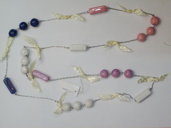 necklace is made of ceramic beads with chain.